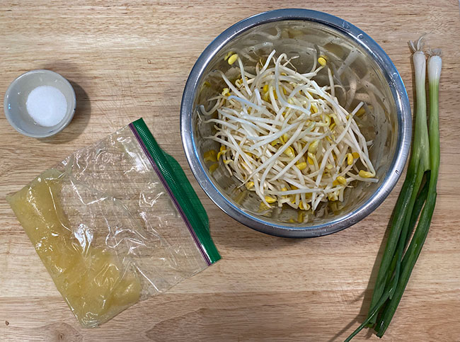 Ingredients for soybean sprout soup 