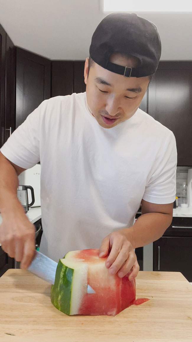 Peel the watermelon rinds 