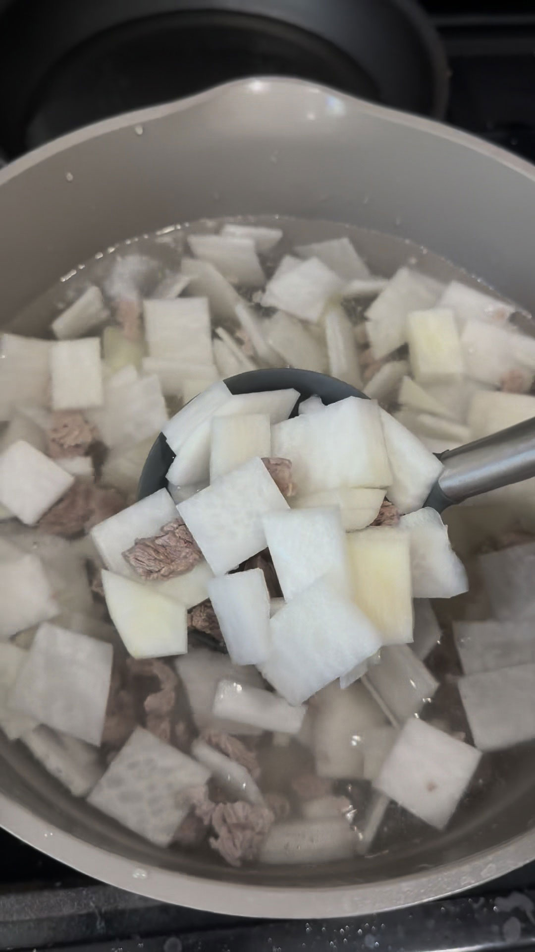 Boil beef, radish, and dashi pack into together 