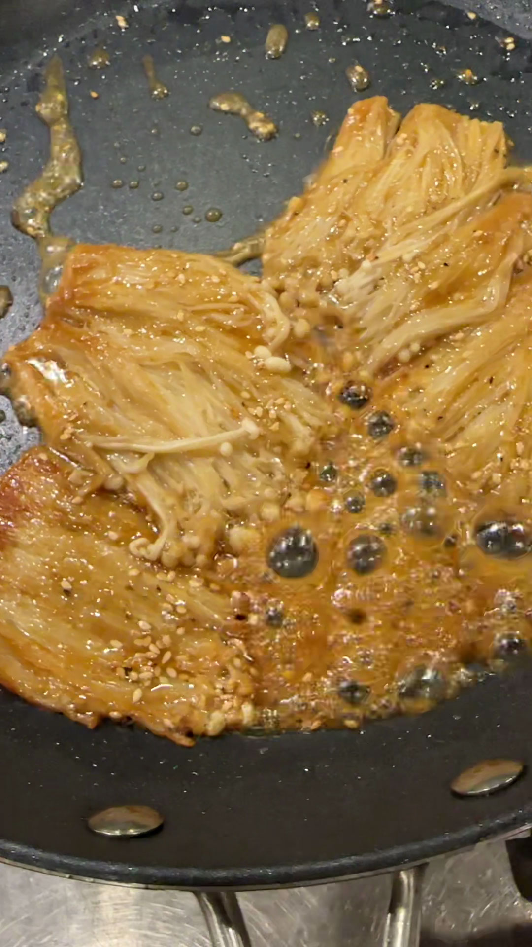 Simmer the mushroom with the soy garlic sauce 