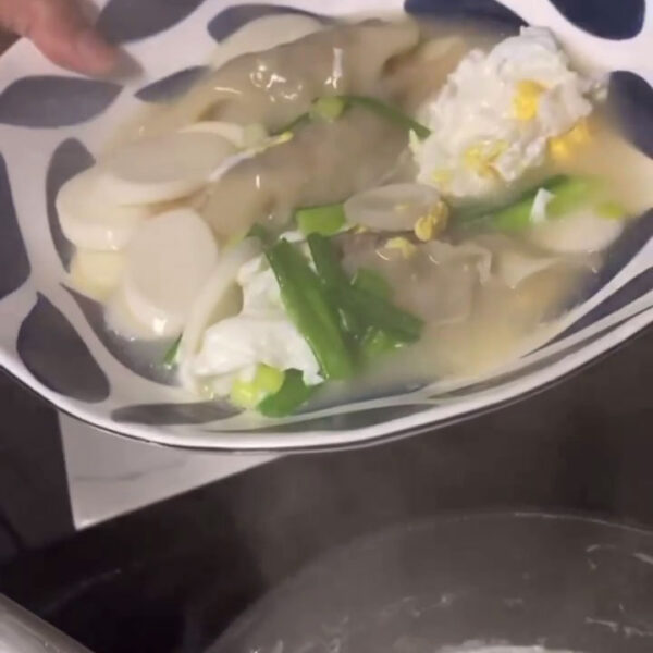 Easy Korean Dumpling Soup (Mandu Guk)