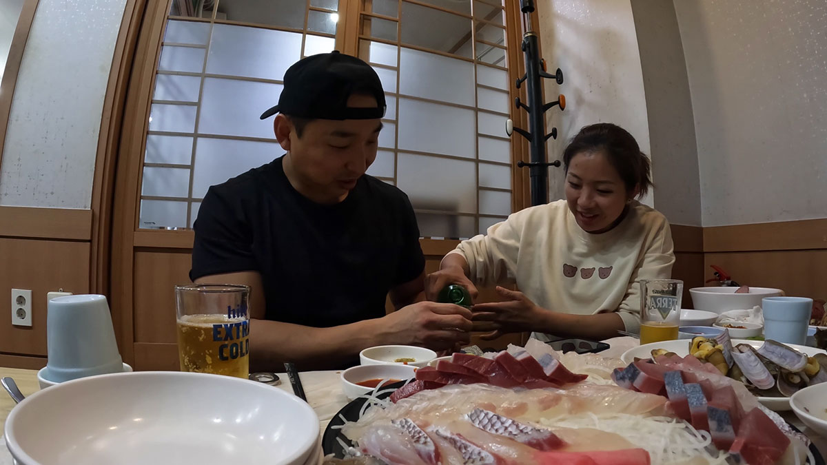 Seafood goes perfectly with maekju and soju 
