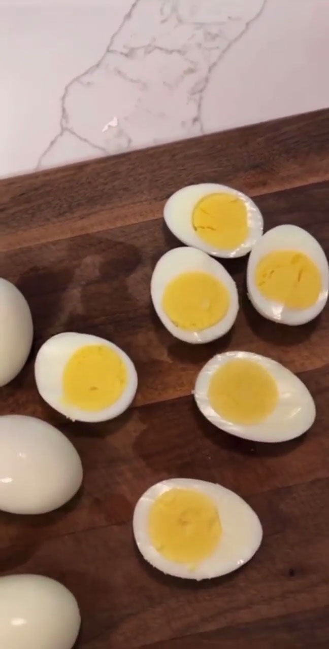 Perfectly hard boiled eggs 