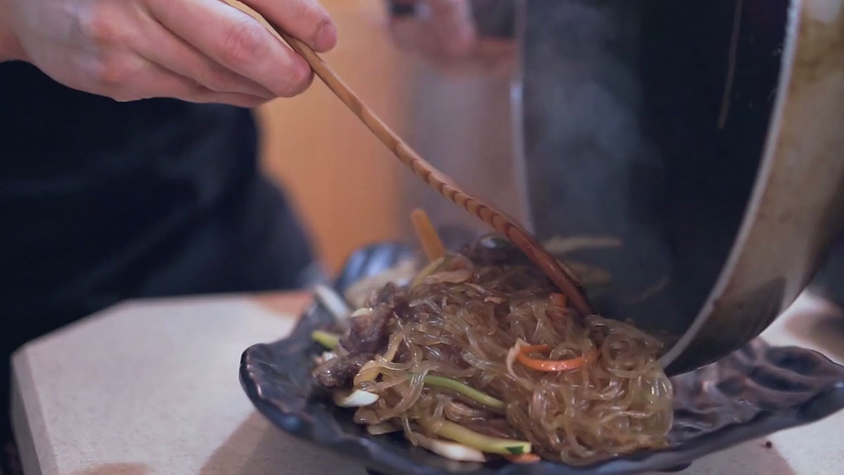 Plating japchae