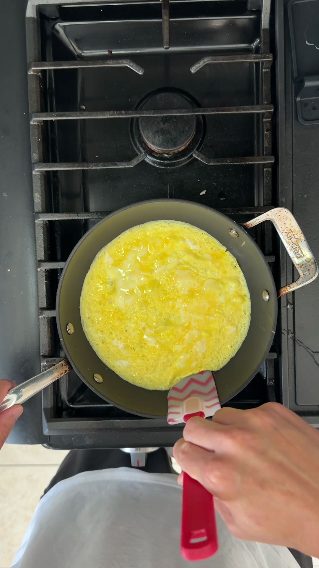 Unstick the edges of the egg 