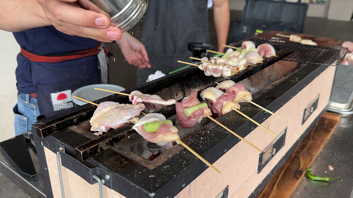 Salting the yakitori 