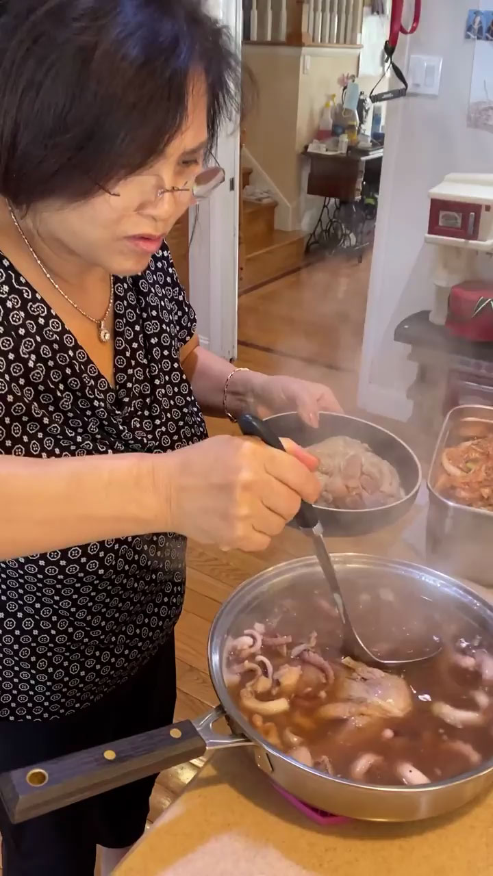 Mama Cho making samgyetang