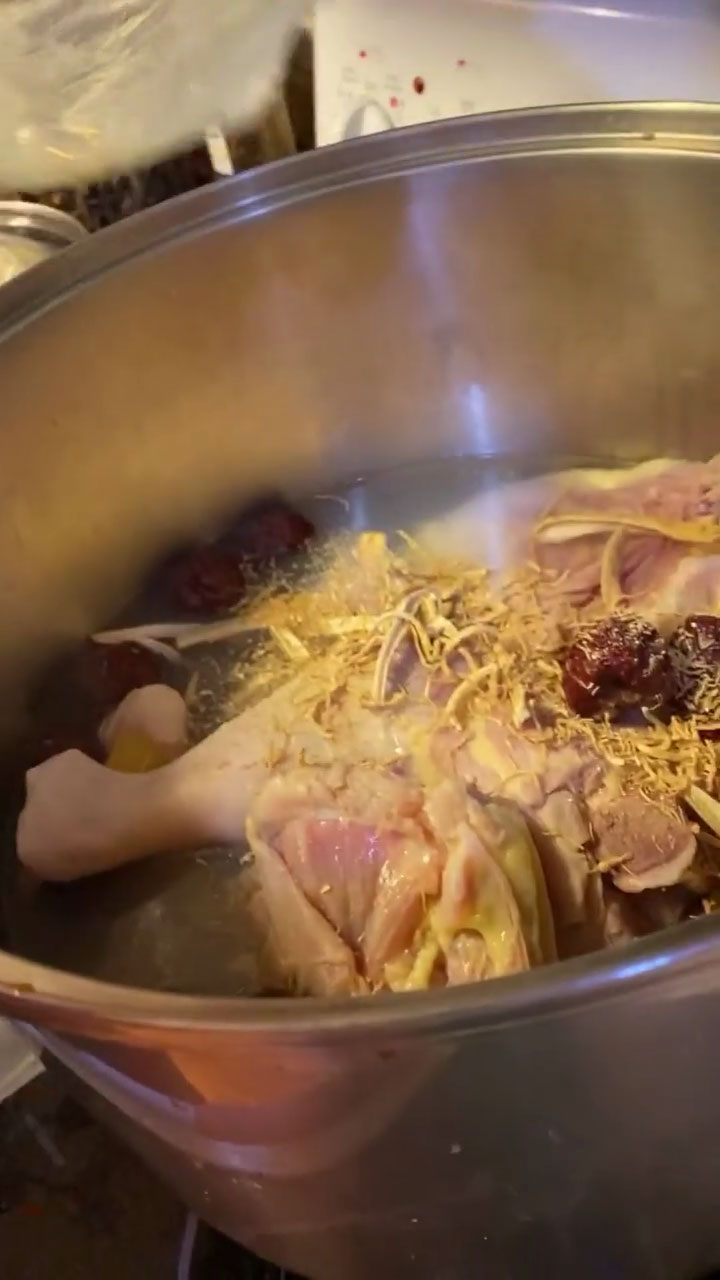 Place the all the samgyetang ingredients in a pot 