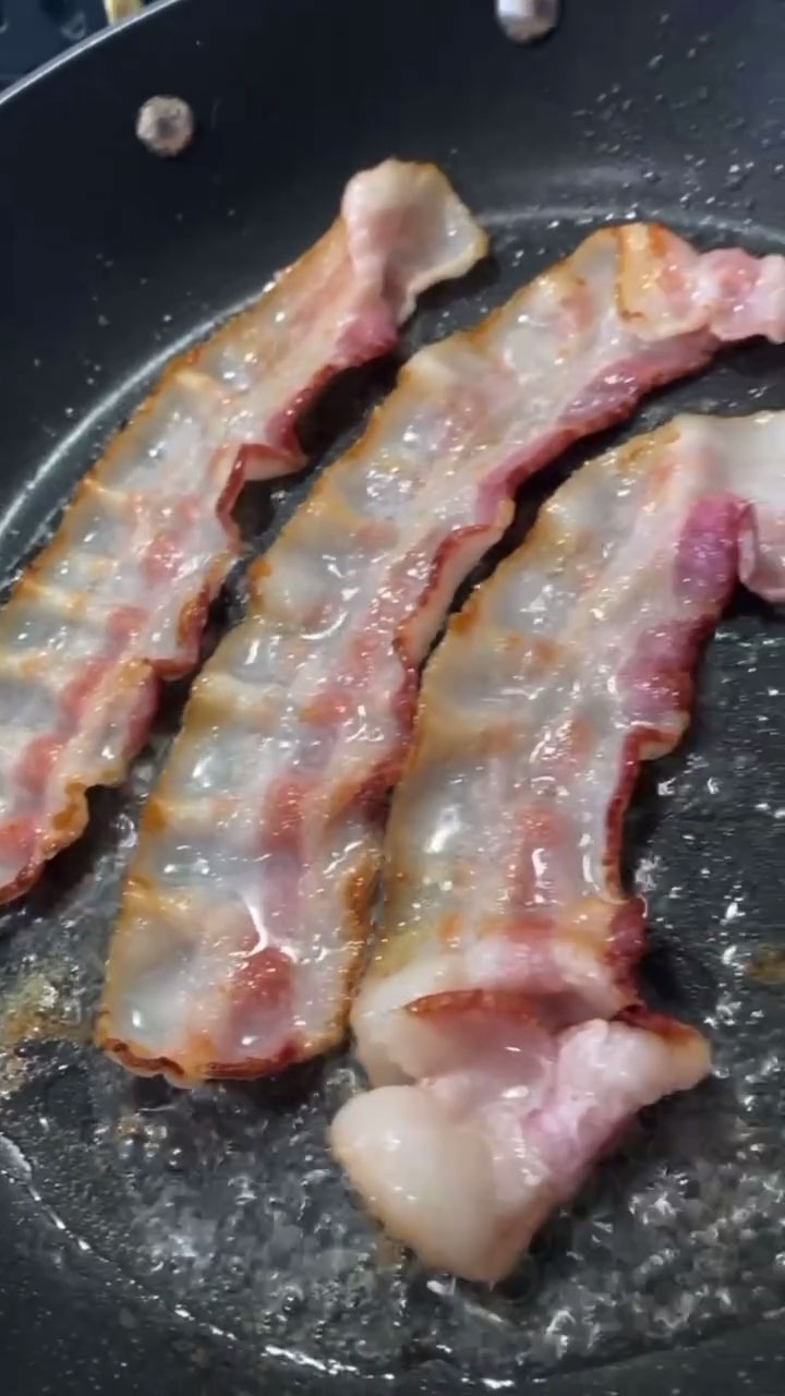 Cooking bacon