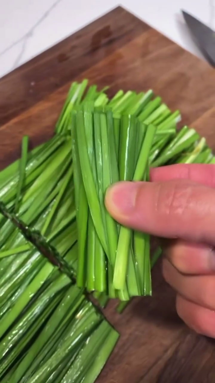 Chop chives to 2-3 inch pieces 