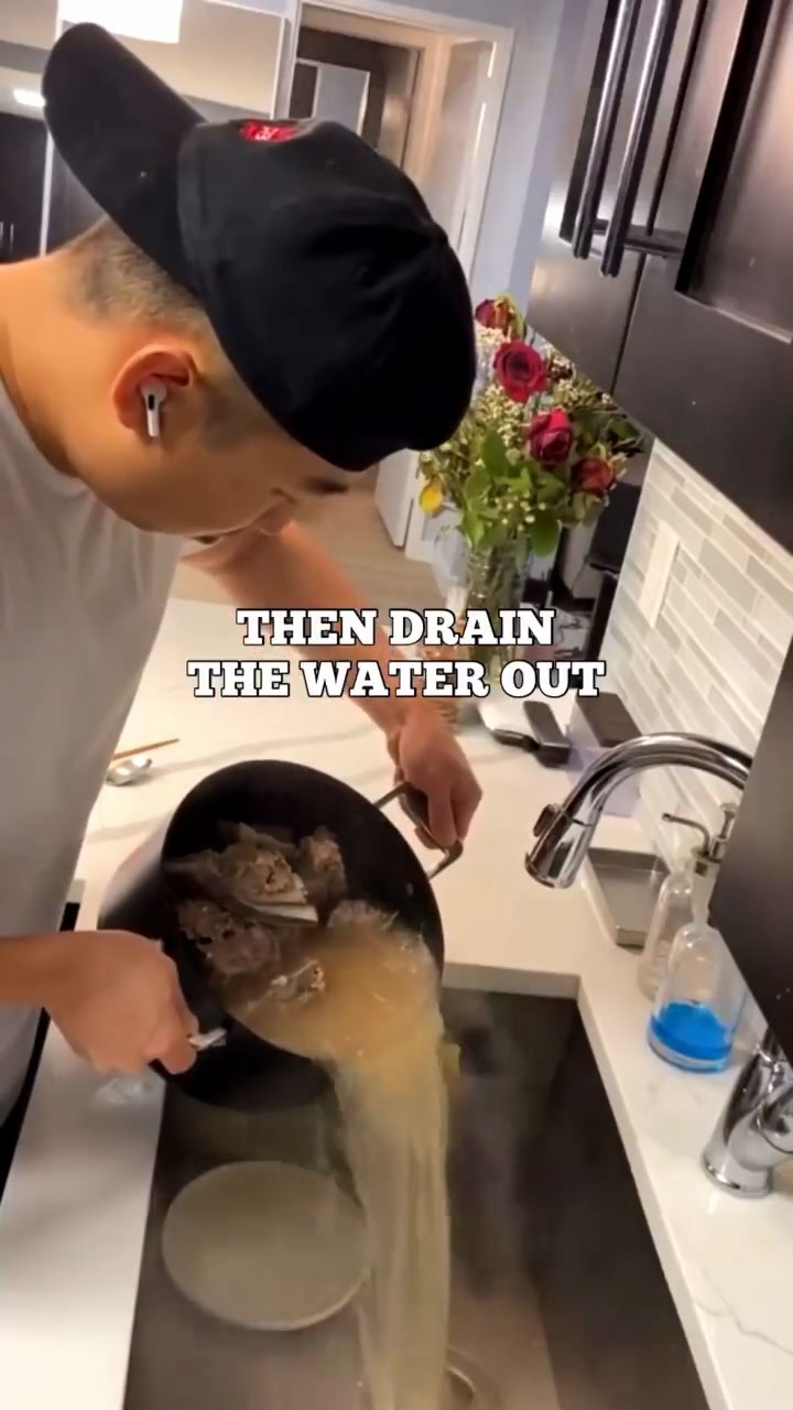 Draining the pork bones after blanching 