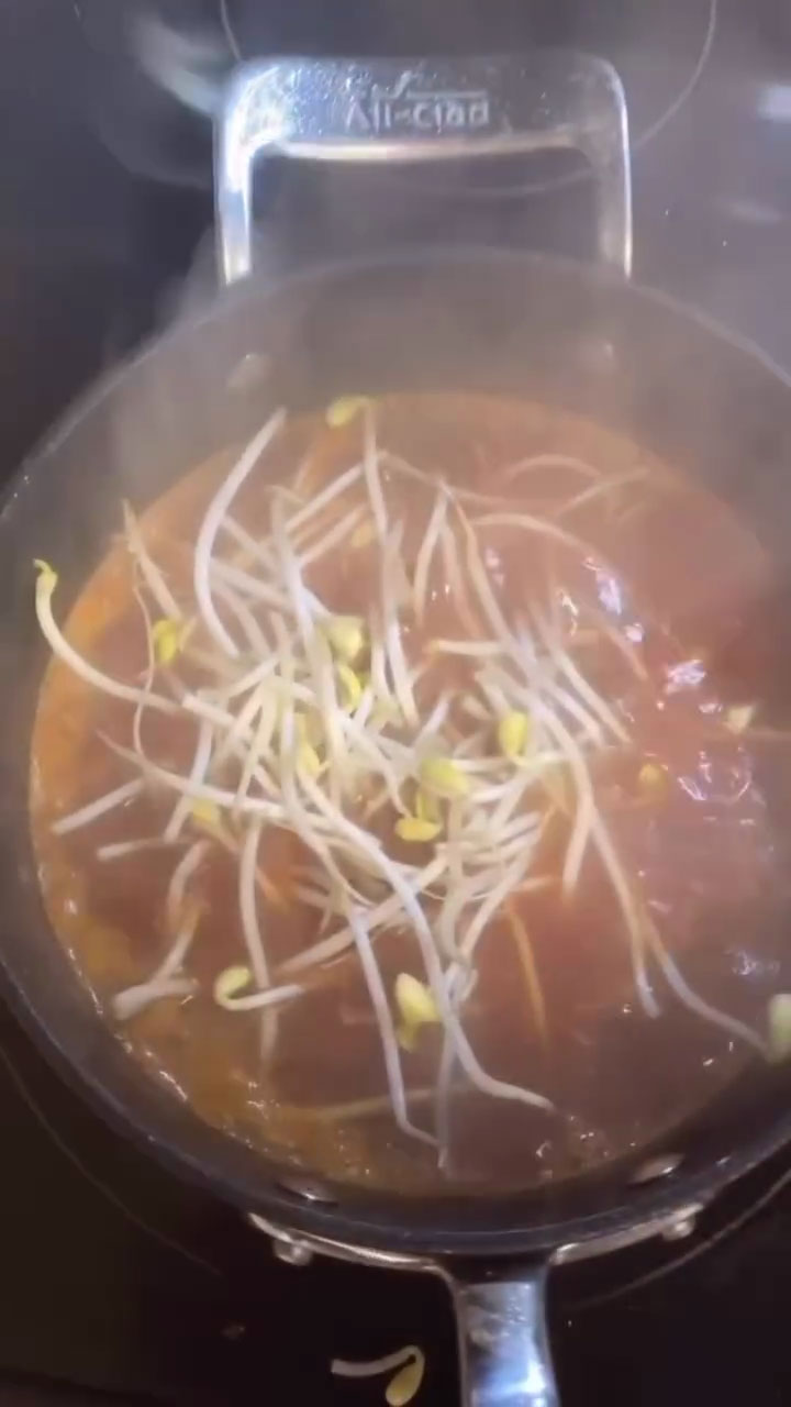 Cooking beansprouts in soup