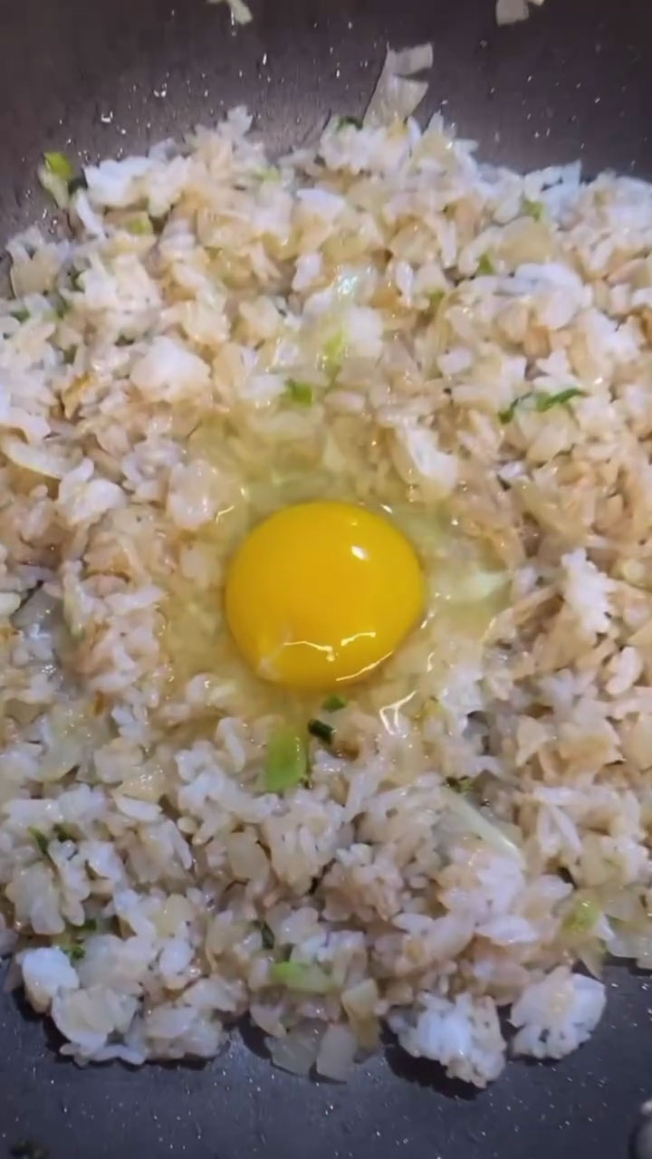 Place the egg on top of the seasoned rice 