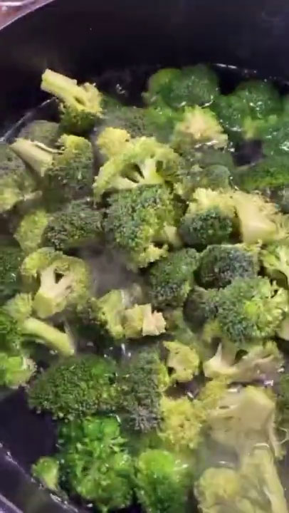 Blanch the broccoli