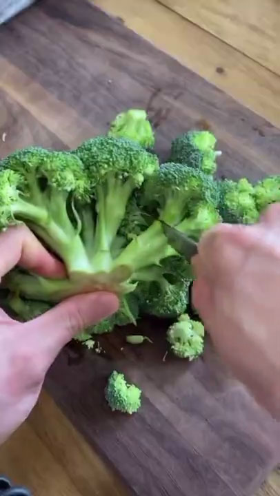 Cut the crown pieces of the broccoli