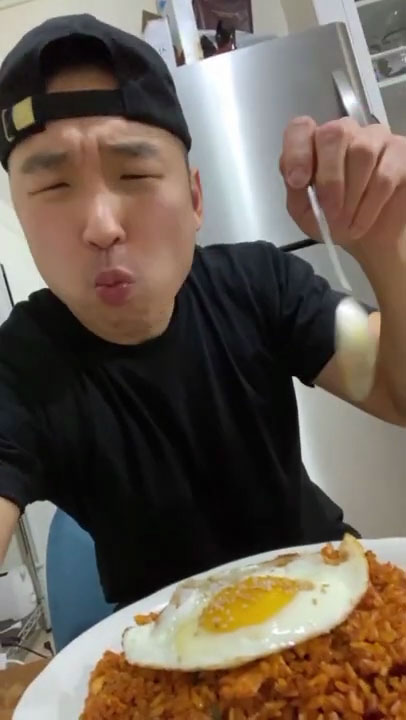 Chef Chris Cho making spicy chicken fried rice