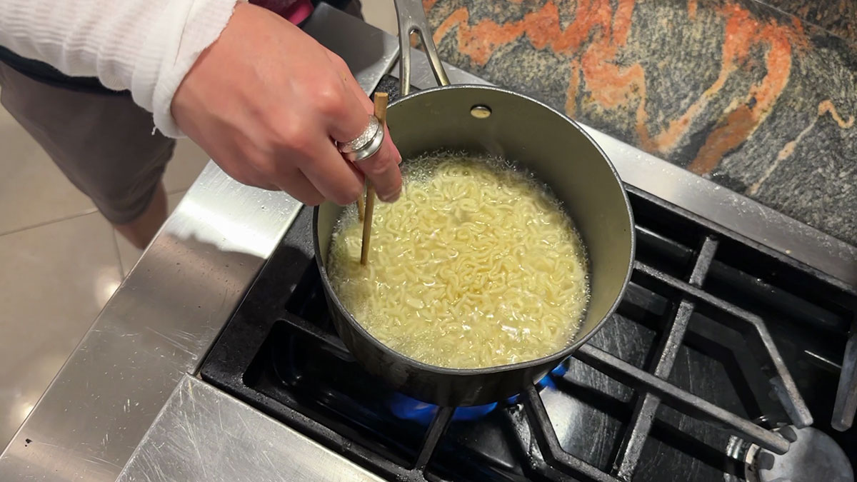 Cook the noodles 