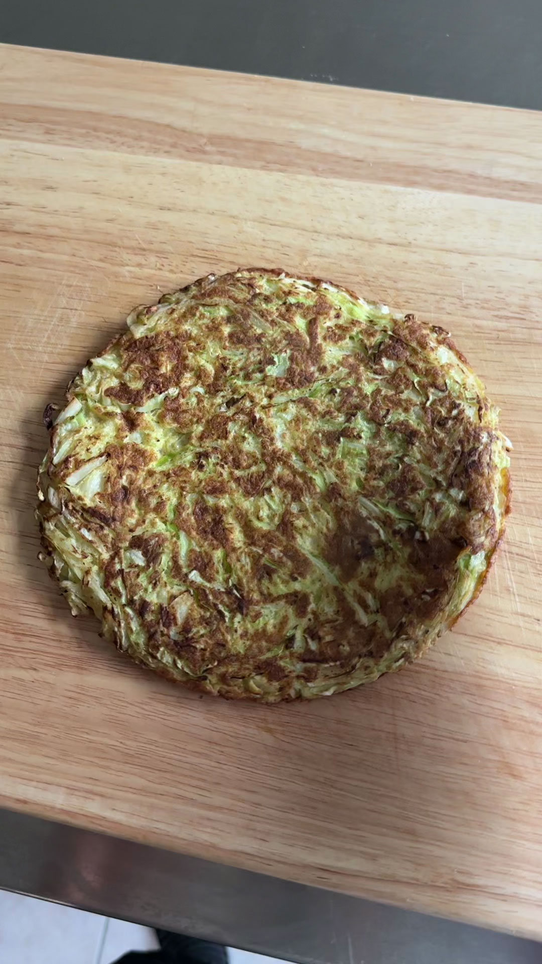 Let vegetable pancake cool down 