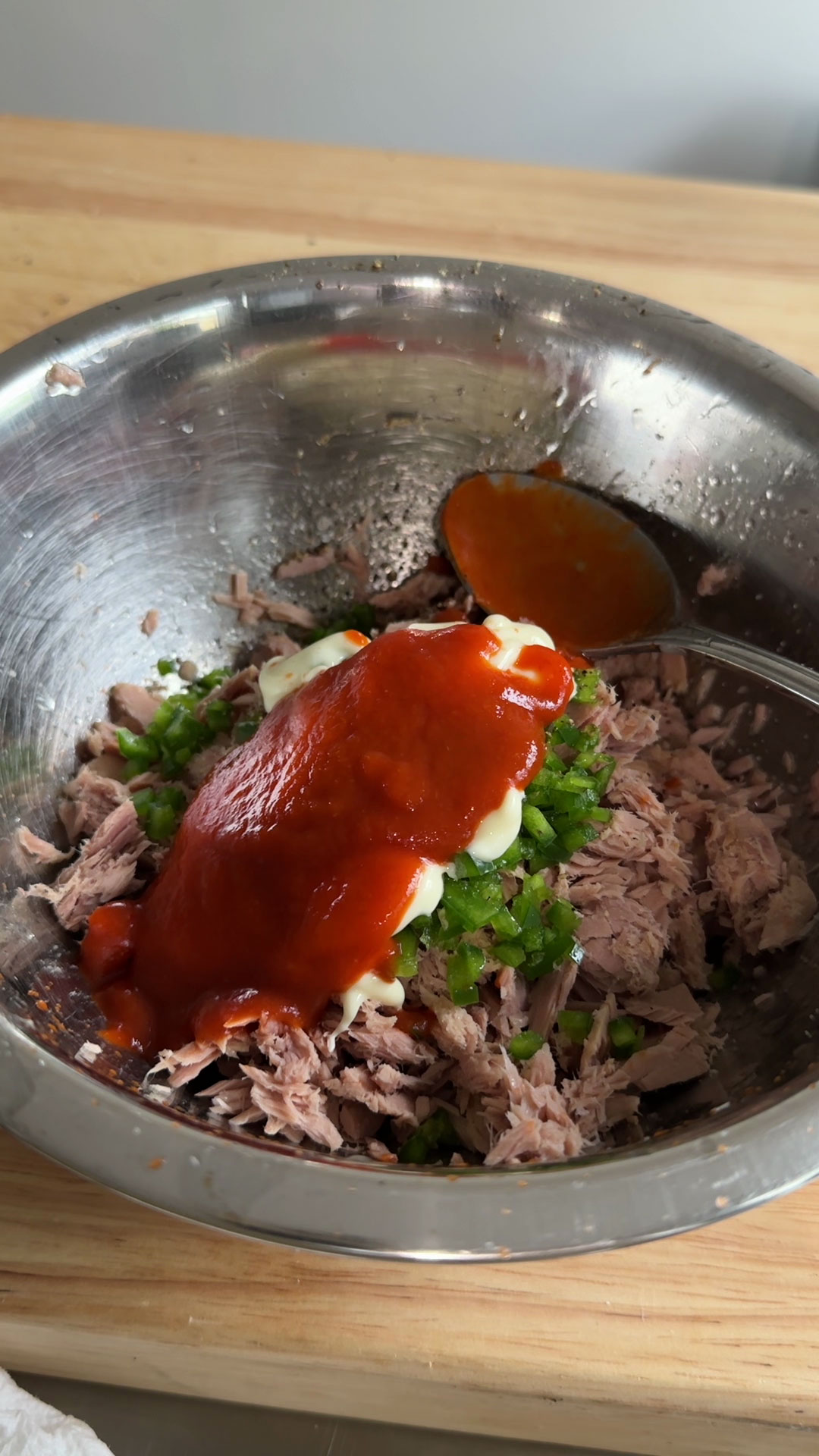 Season tuna with sriracha, mayo, salt, and pepper 