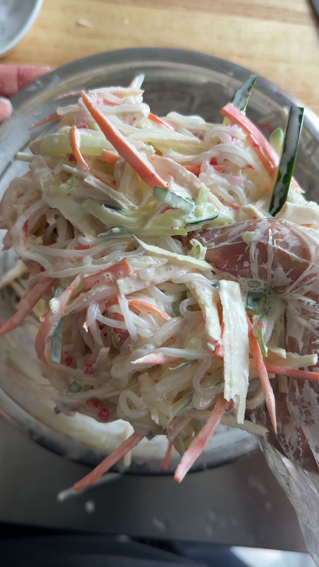 Mix the salad thoroughly