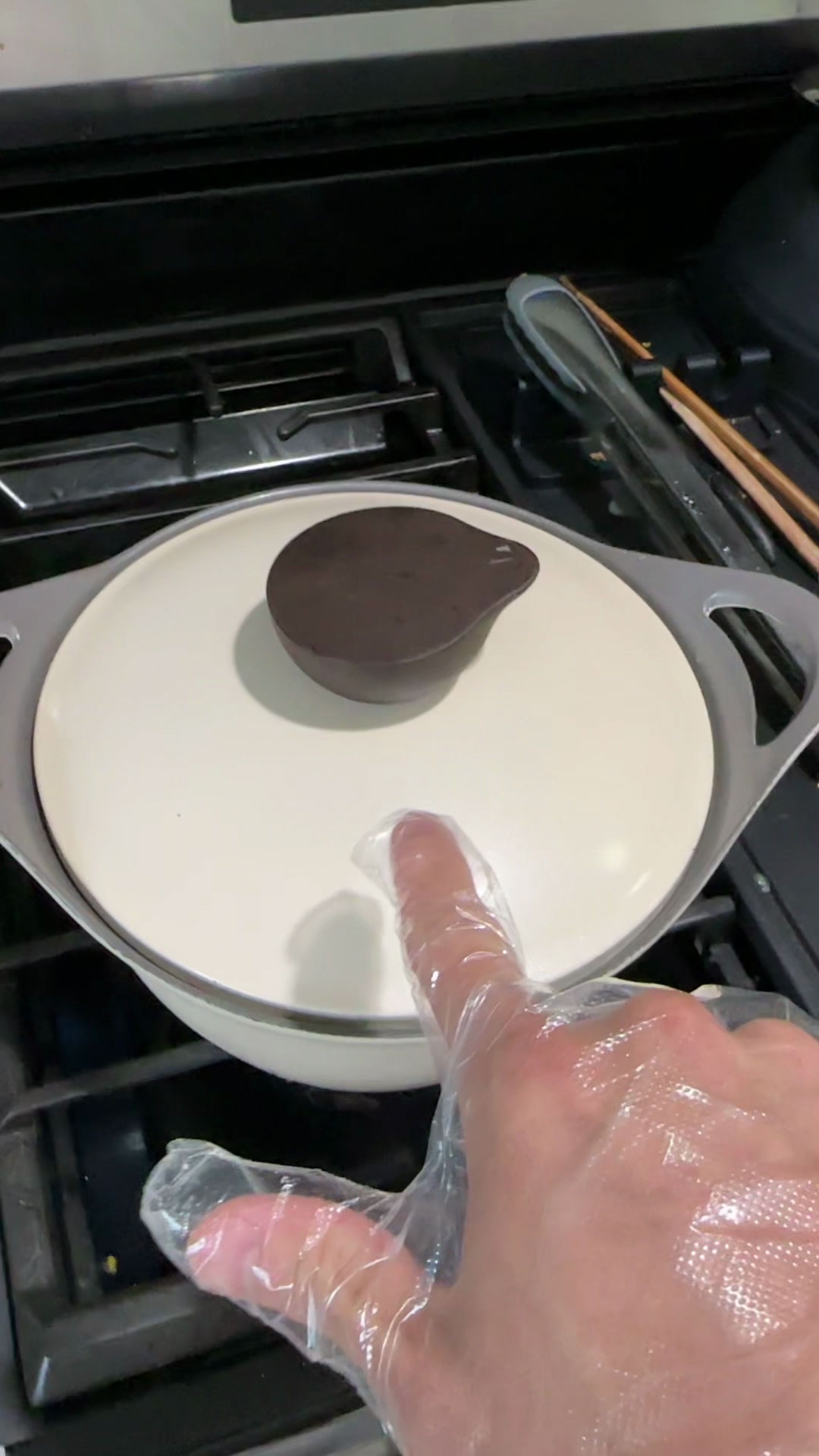 Cover and cook the hotpot on high heat 