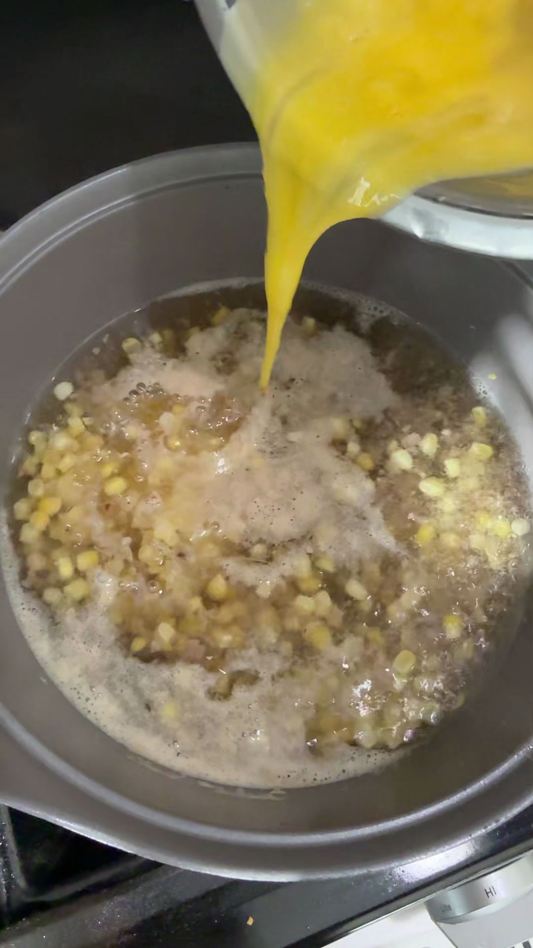 Add beated egg to the soup 