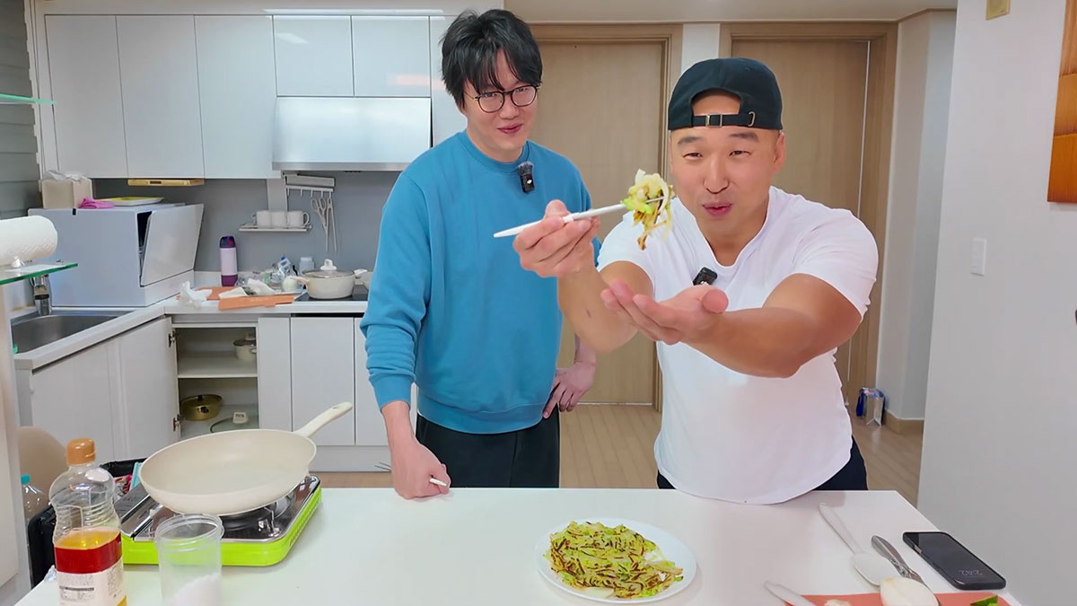 Hobak Jeon courtesy to Sung Sikyung Hyung's Mother 