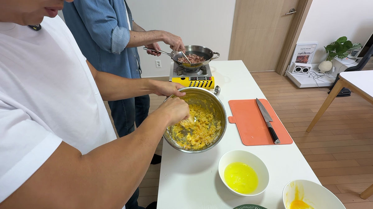 Toasting the bacon and making carbonara sauce