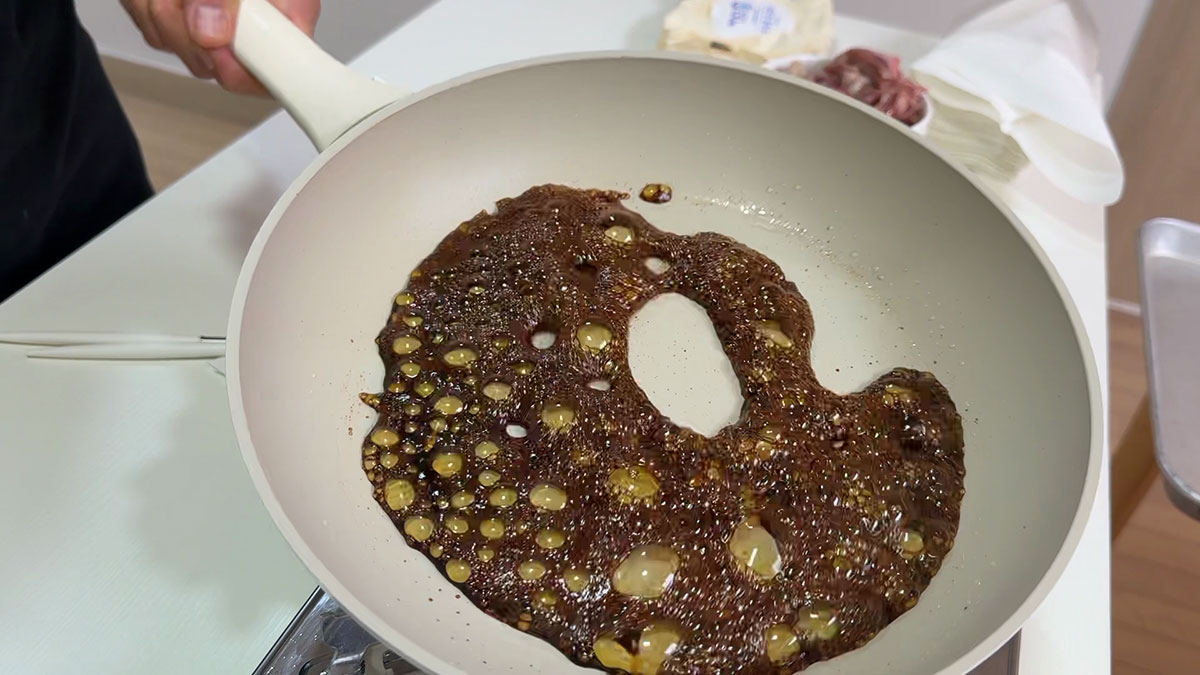 Boil the sauce until foaming up