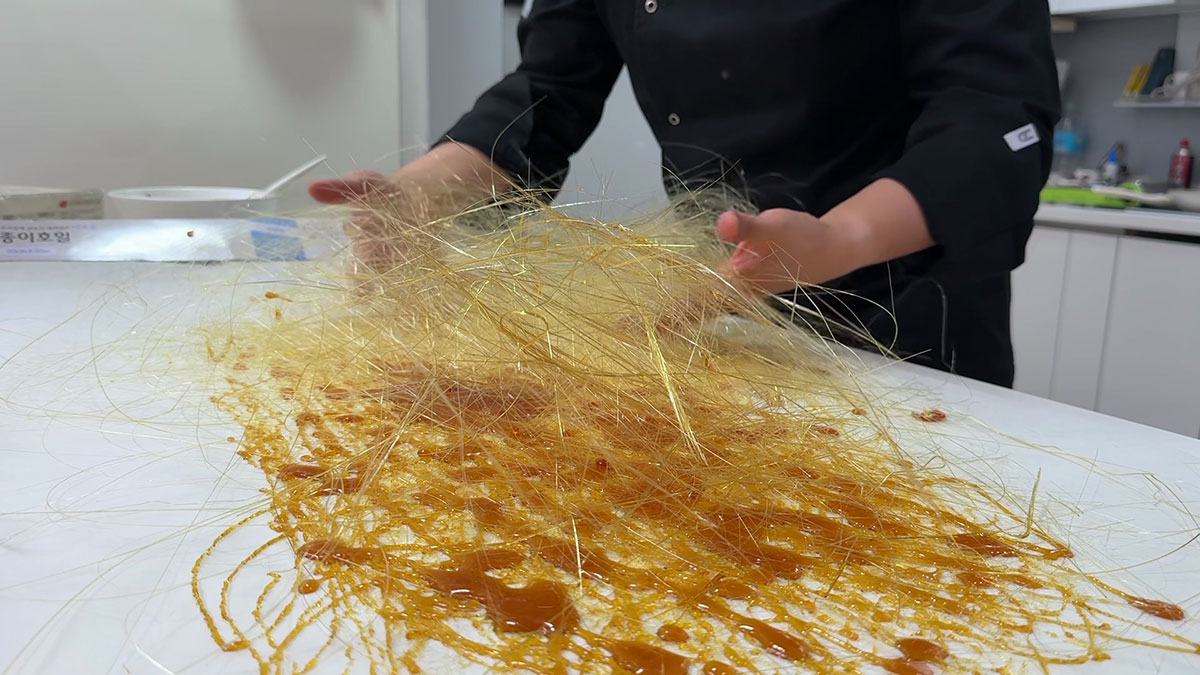 Sugar strings or pasi