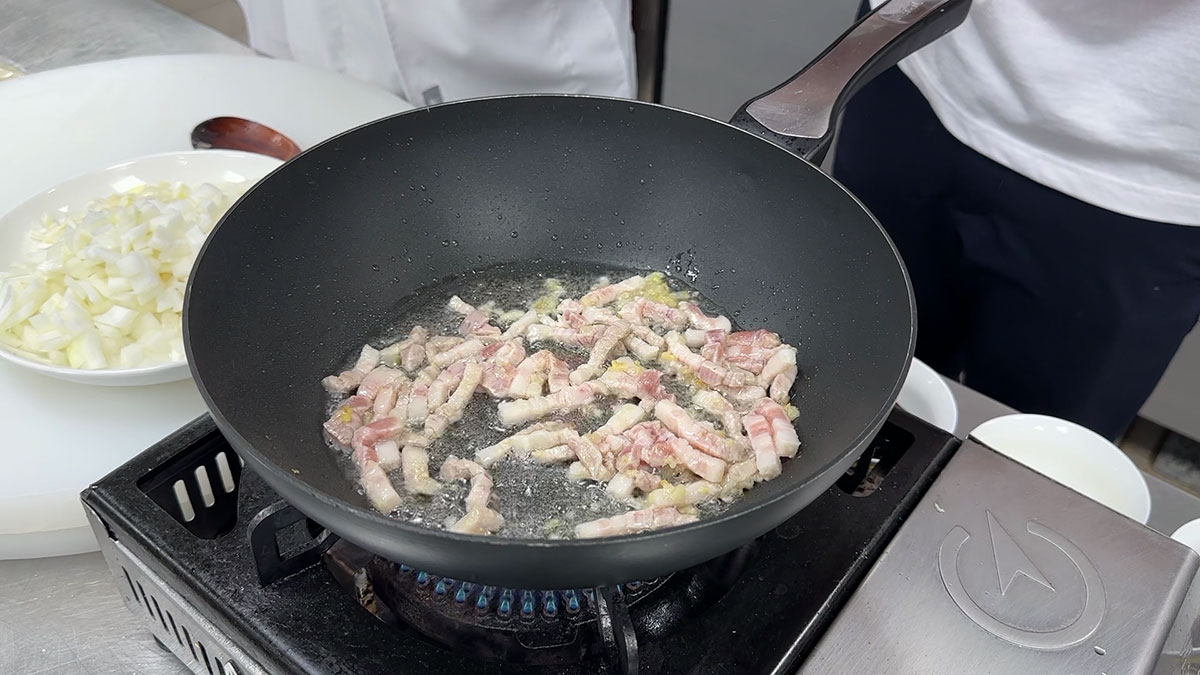 Saute the pork belly and aromatics 