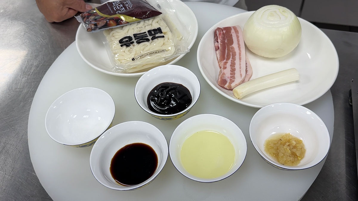 Black Bean Paste, Udon Noodles, Pork, Onion, Scallions, Sugar, Soy Sauce, Oyster Sauce, Oil, Garlic, and Ginger