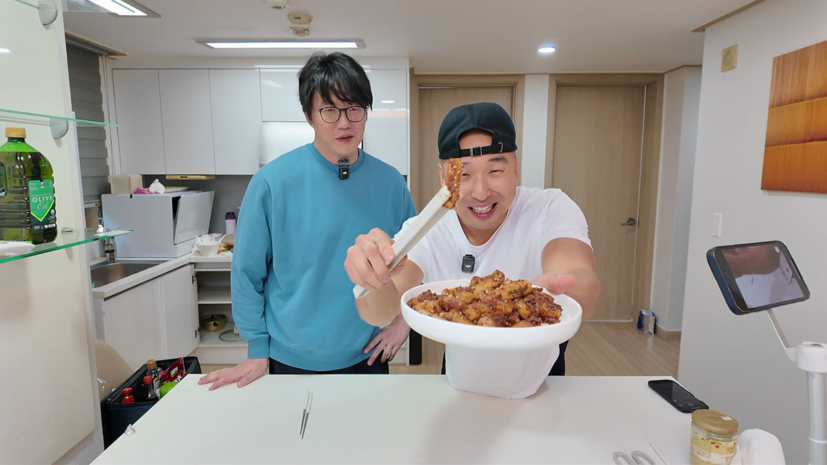 Sung Si-kyung and Chef Chris Cho with Chili Oil Tteokbokki