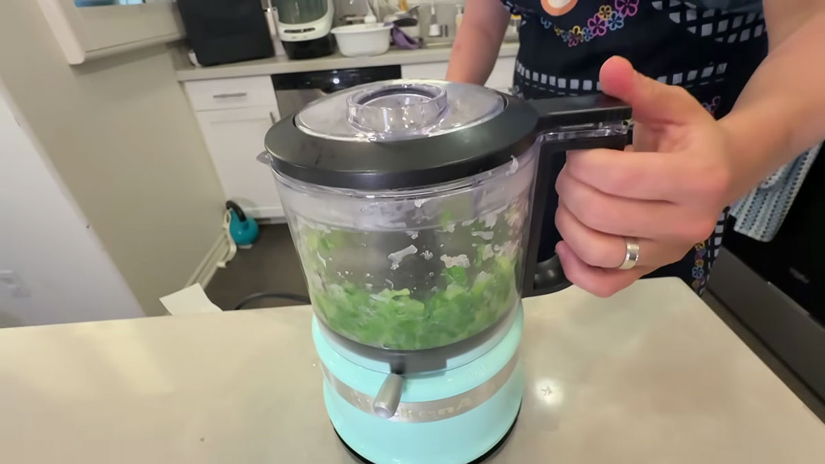 Mincing the scallions