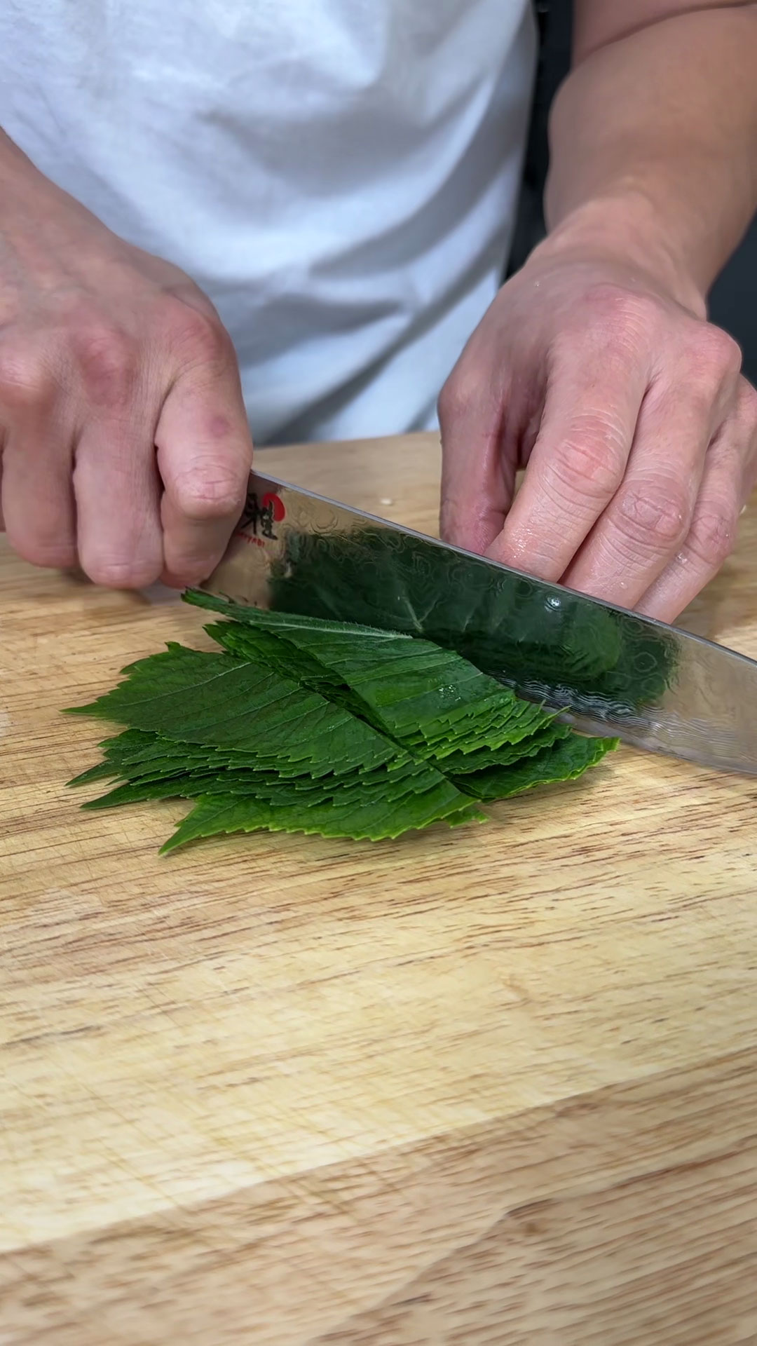 Chop the perilla leaves