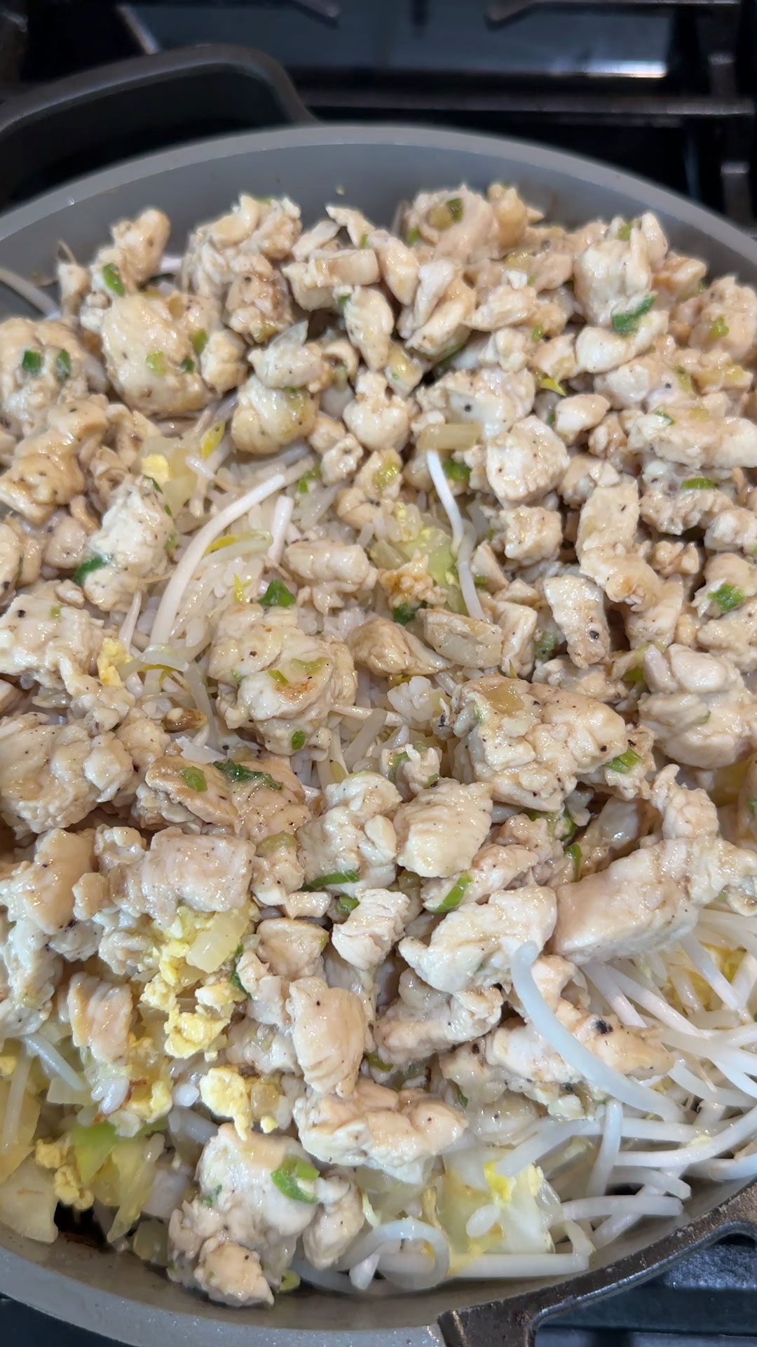 Add back the chicken into the fried rice 