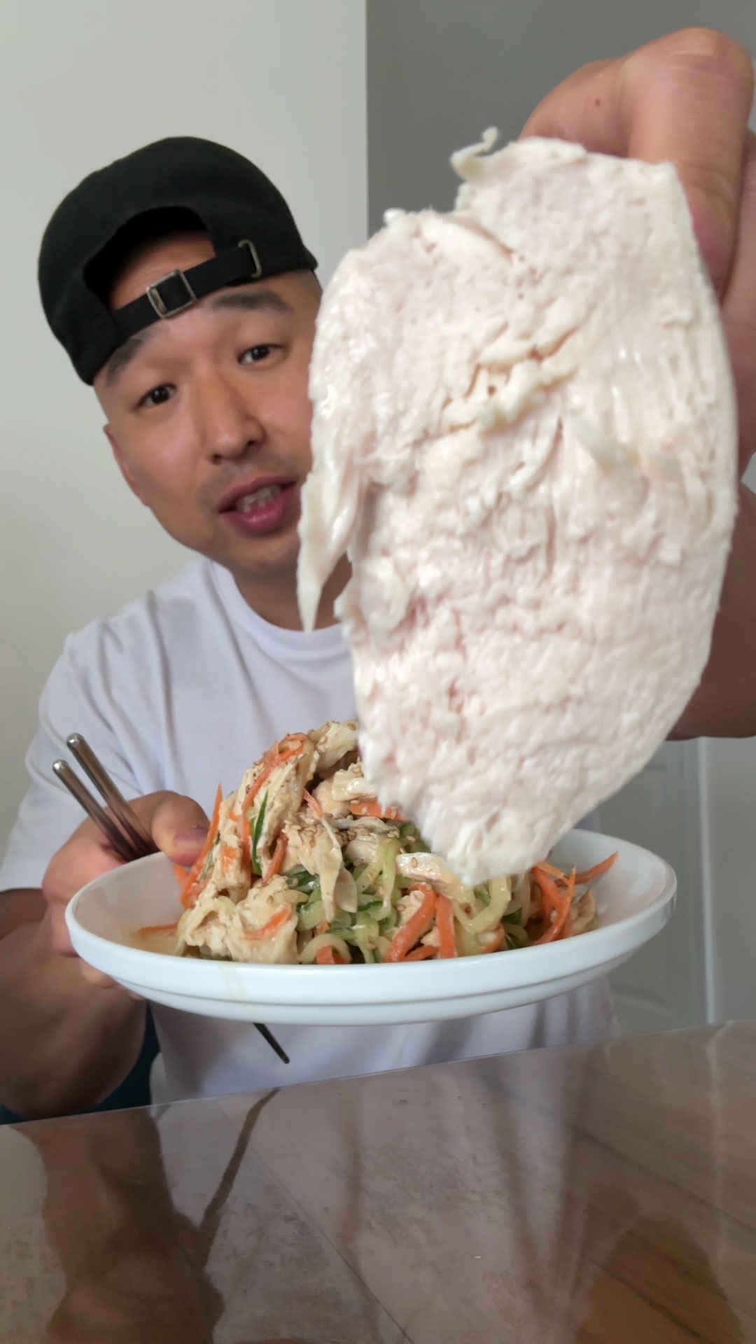 Juicy and well-seasoned chicken for the salad 