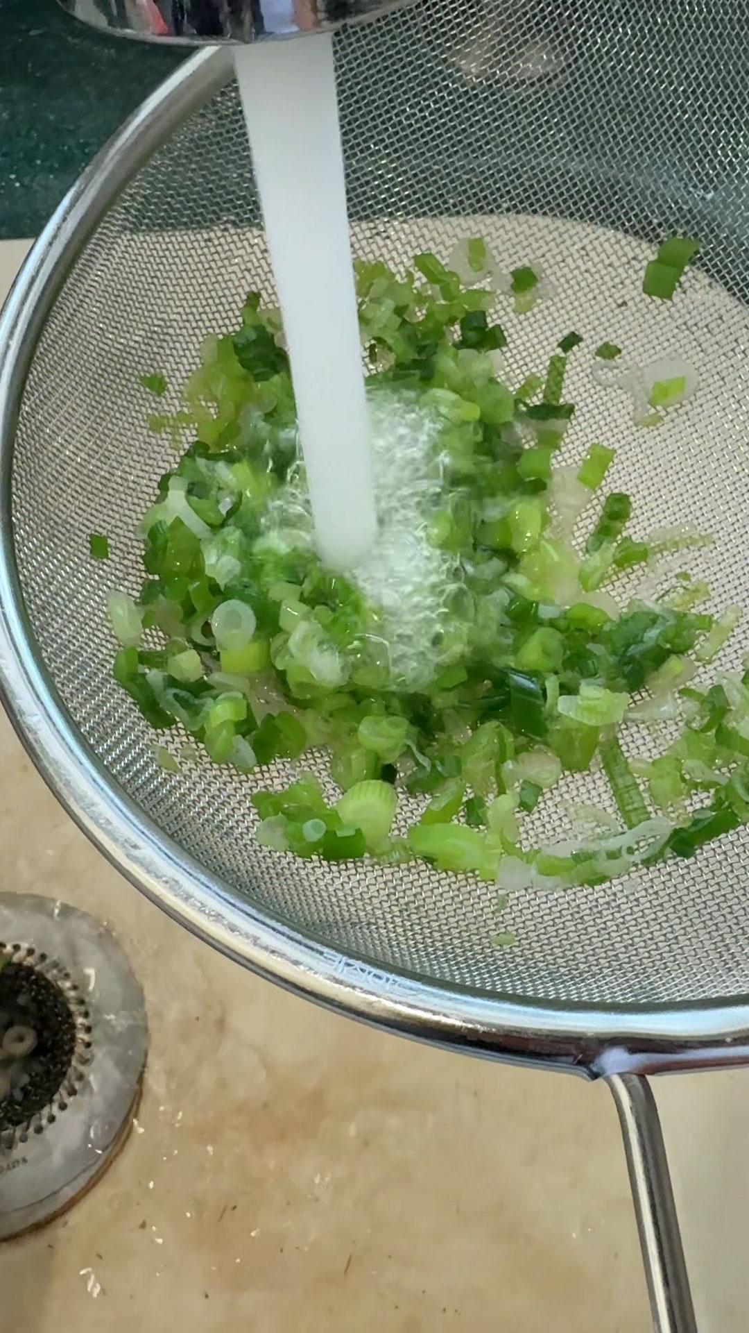 Wash and drain the scallions