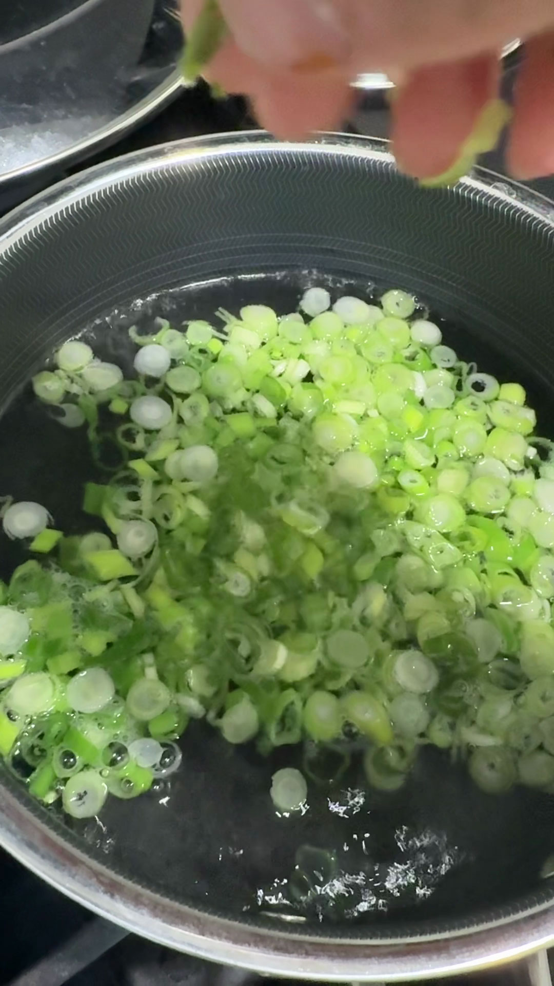 Boiling scallions