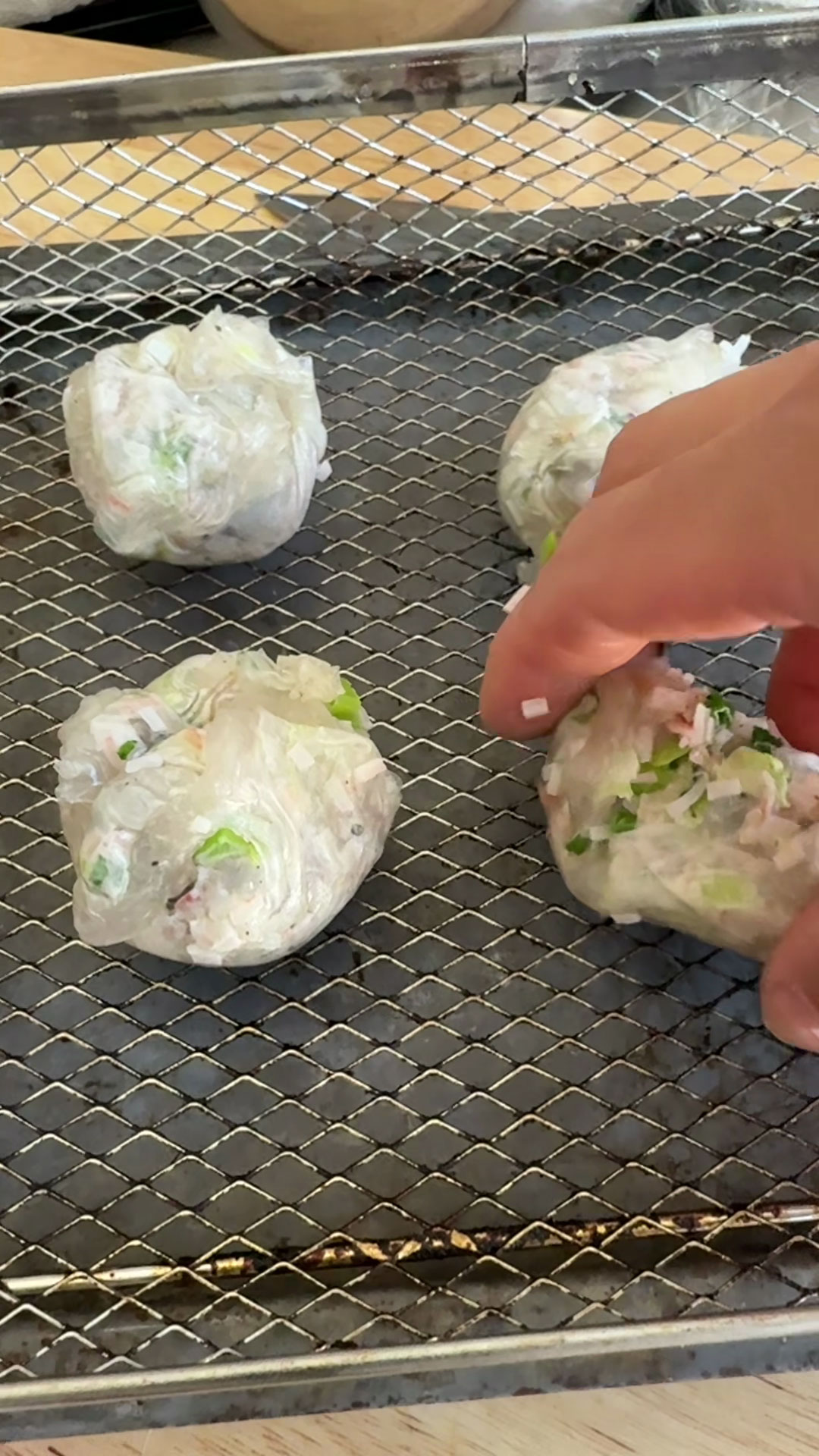 Air fry the shrimp dumpling 